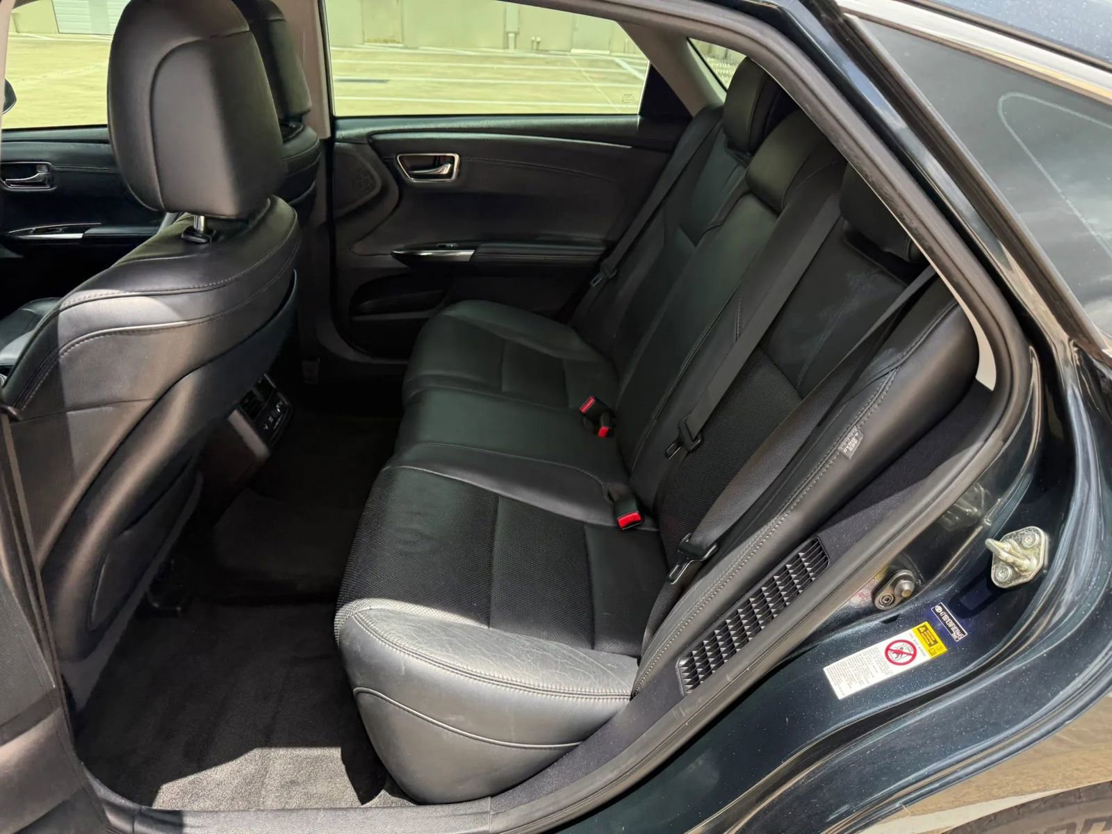 Used 2015 Toyota Avalon Limited w/ Technology Package FWD image 14