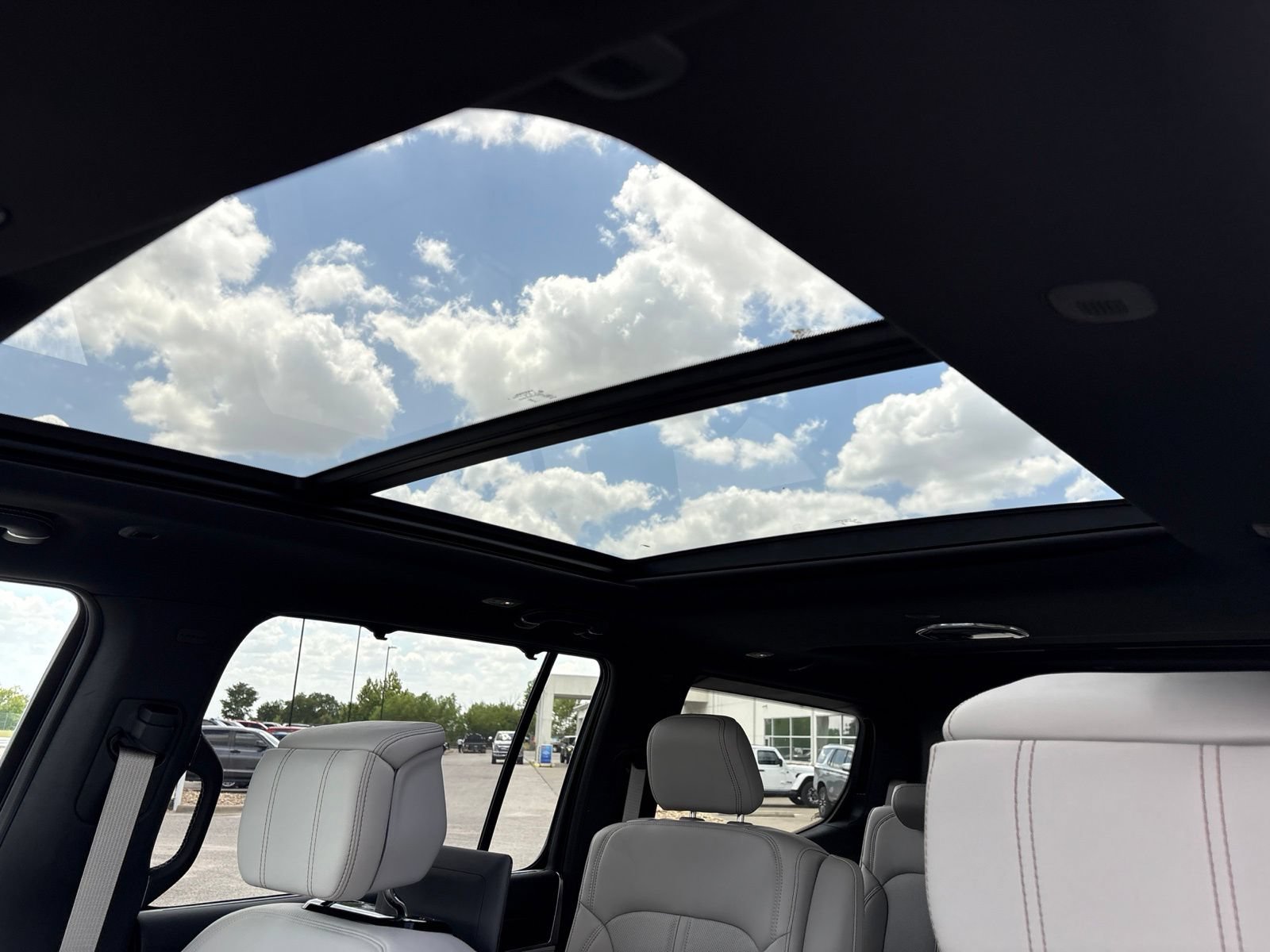 New 2026 Jeep Grand Wagoneer Summit w/ Rear Seat Video Group I AWD/4WD image 11