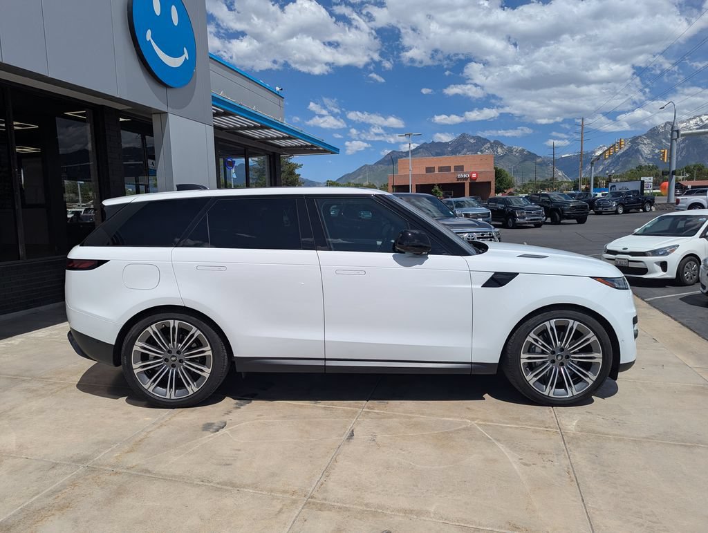 Used 2025 Land Rover Range Rover Sport SE AWD/4WD image 10
