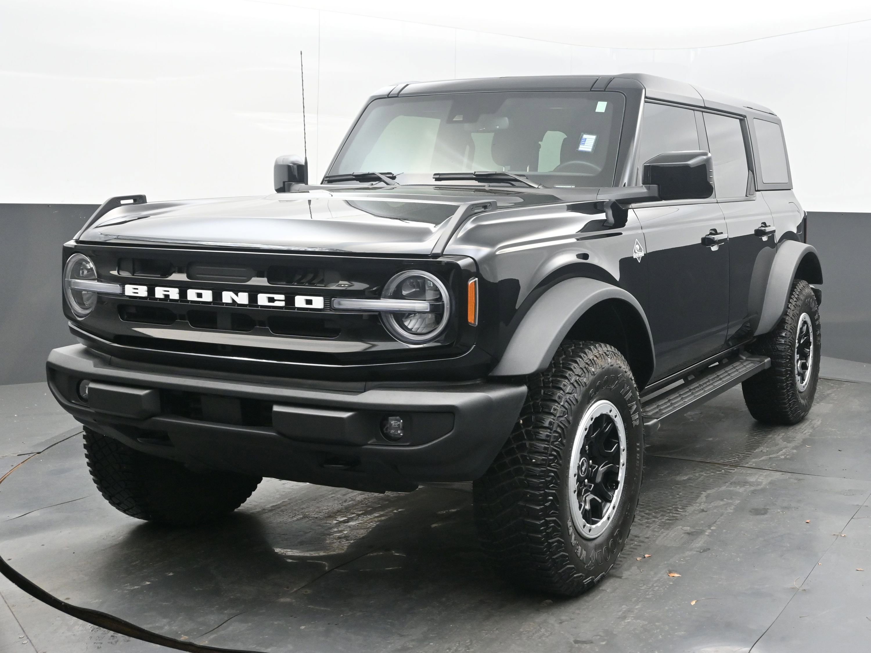 Used 2024 Ford Bronco Outer Banks w/ Sasquatch Package AWD/4WD image 4