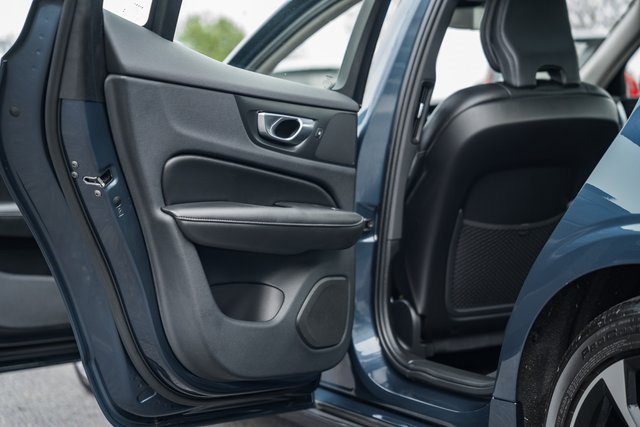 Used 2024 Volvo S60 B5 Plus image 32