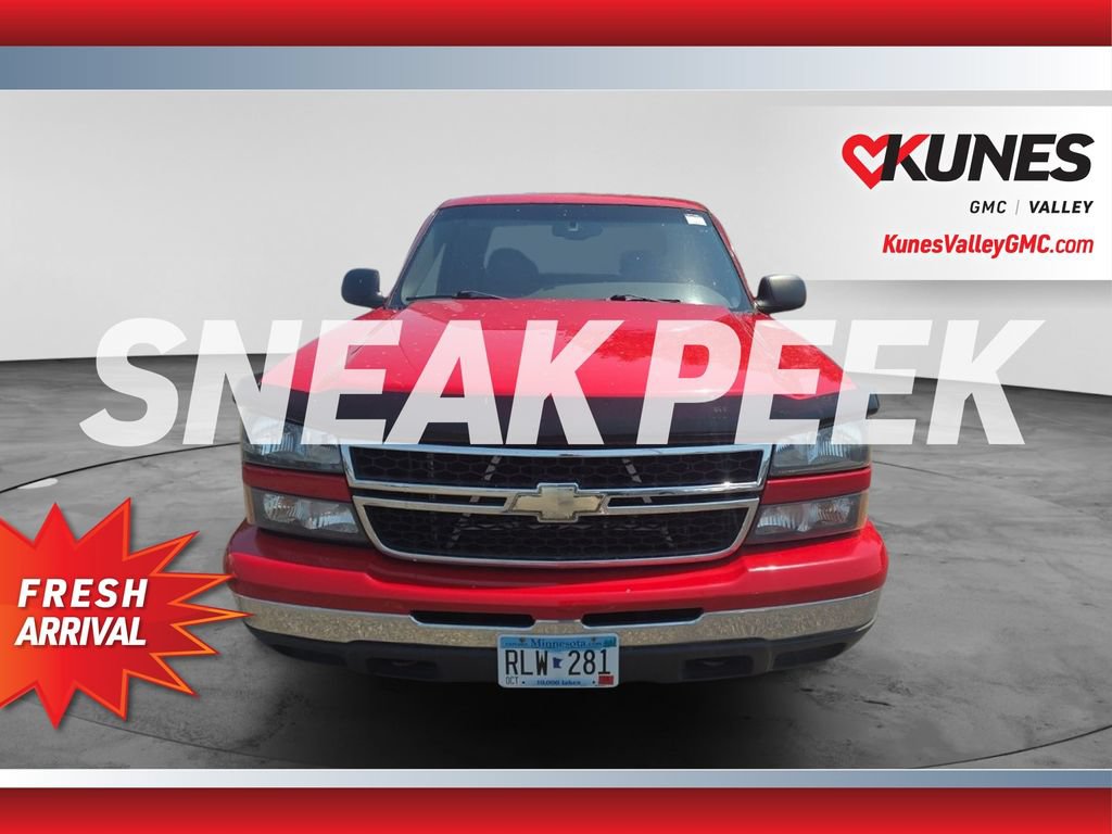 Used 2007 Chevrolet Silverado 1500 LT w/ Extended Cab Value Package AWD/4WD image 5