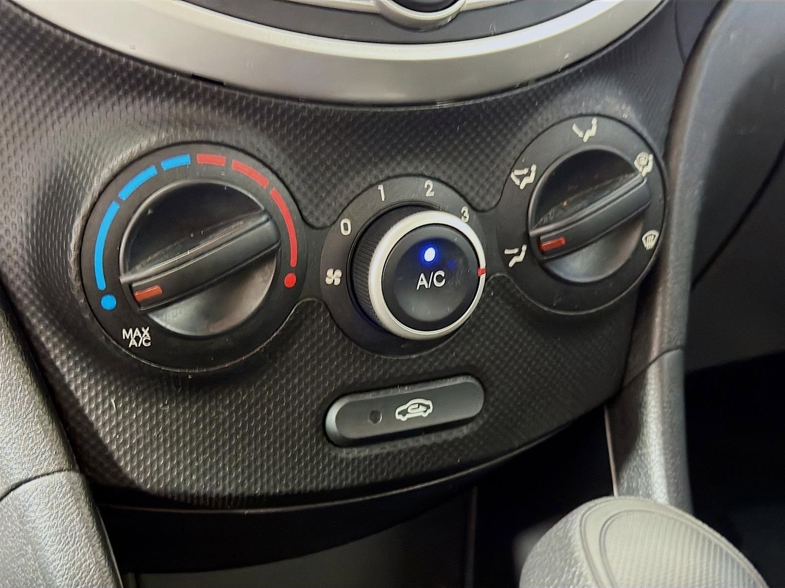 Used 2012 Hyundai Accent GS image 16