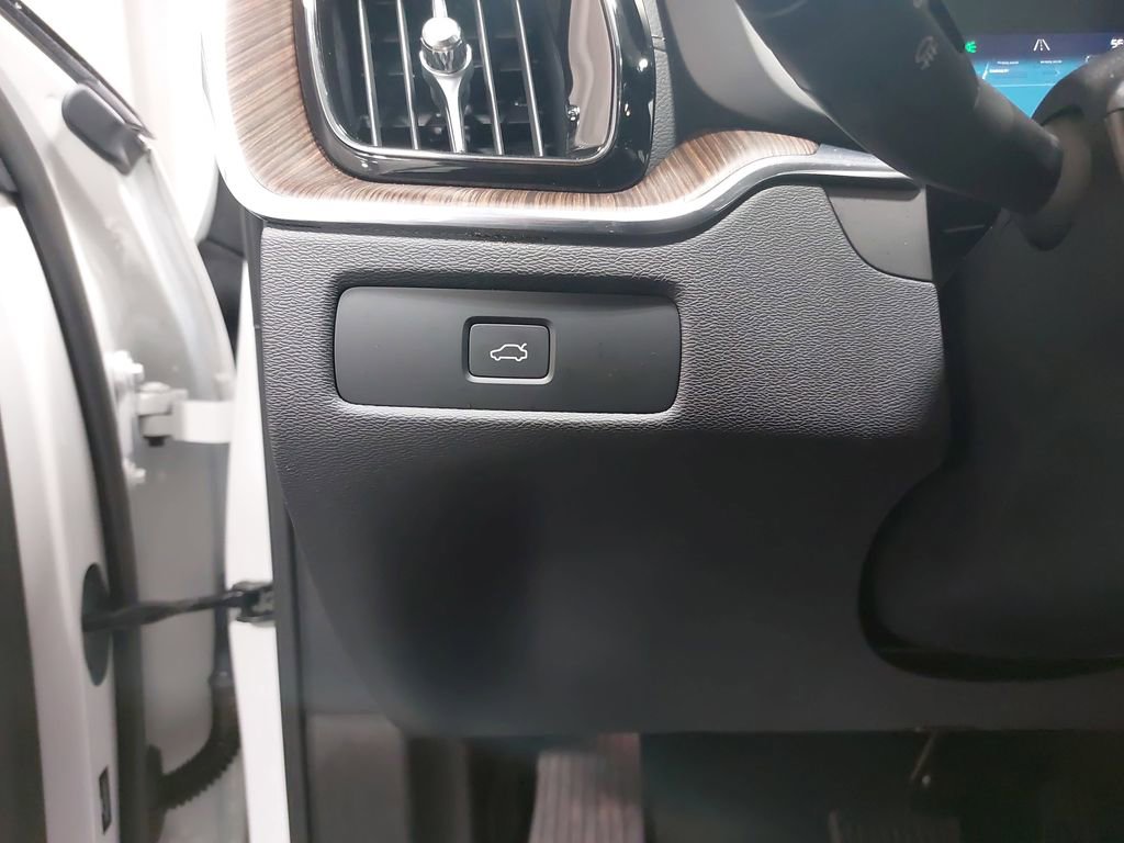 Used 2023 Volvo XC60 B6 Ultimate image 27