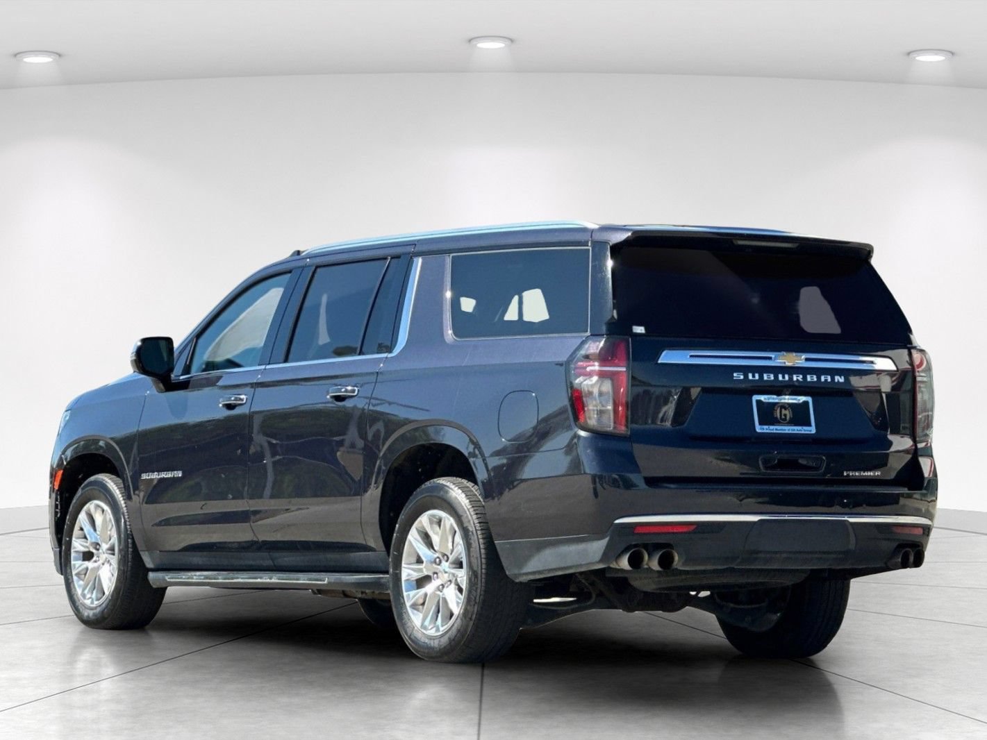 Used 2023 Chevrolet Suburban Premier AWD/4WD image 4