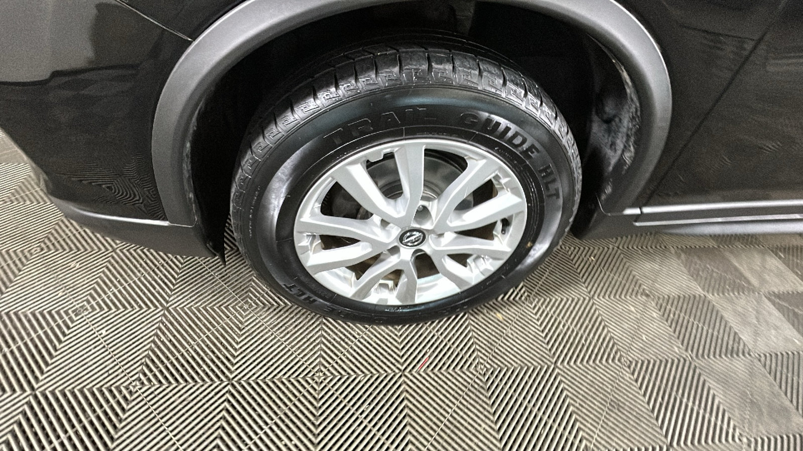 Used 2018 Nissan Rogue SV AWD/4WD image 10
