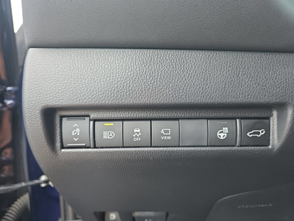 Used 2023 Toyota Venza Limited AWD/4WD image 17