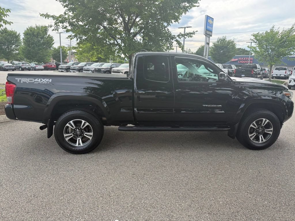 Used 2017 Toyota Tacoma TRD Sport w/ Tow Package (A/T) AWD/4WD image 6