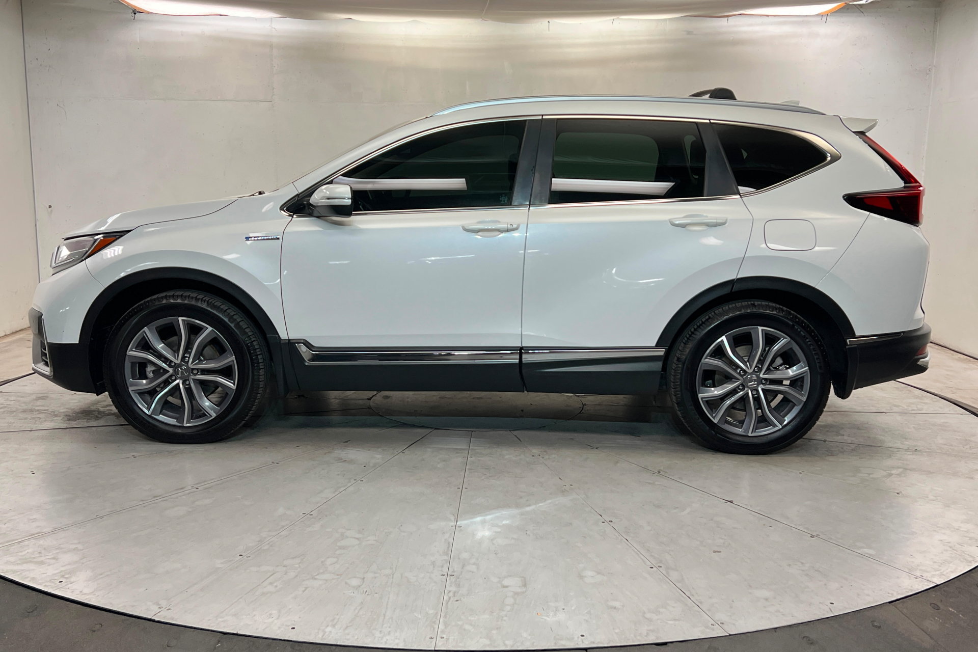 Used 2022 Honda CR-V Touring image 2