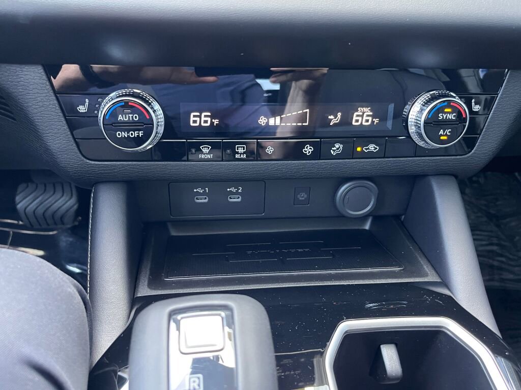 New 2025 Mitsubishi Outlander SE image 18