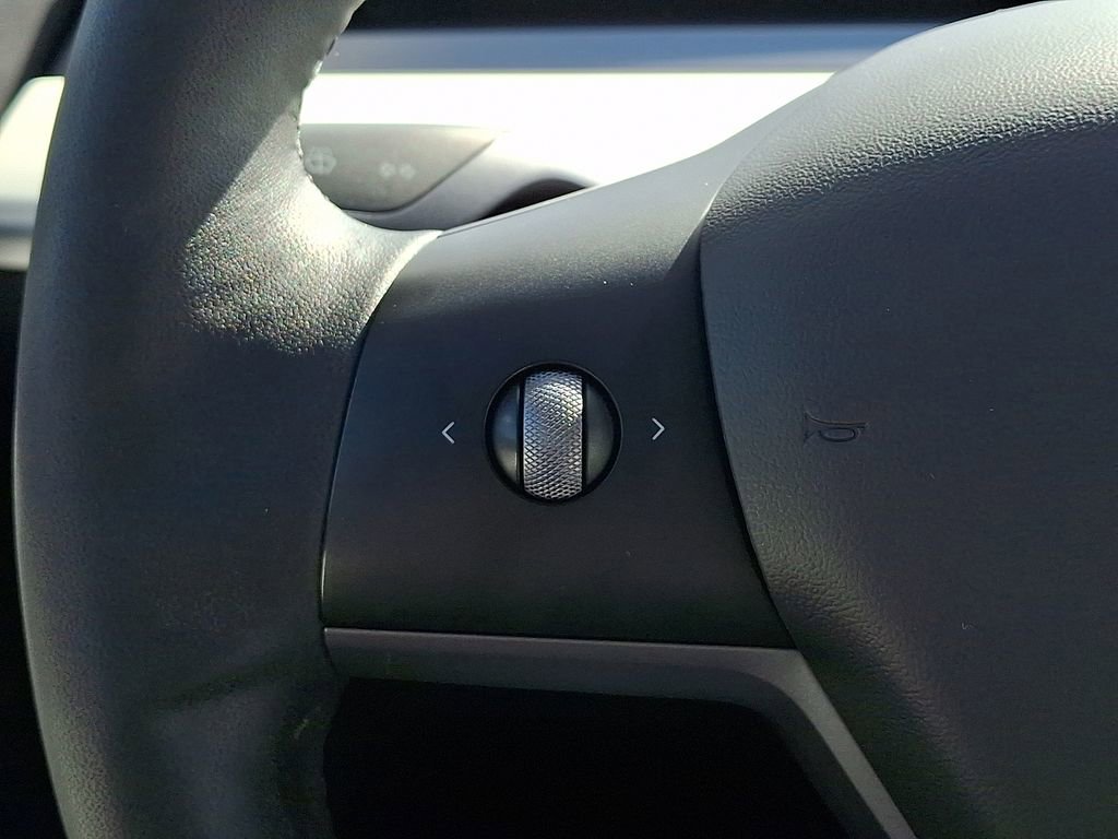 Used 2021 Tesla Model Y Long Range image 24