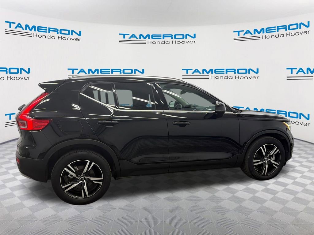 Used 2023 Volvo XC40 B5 Plus image 6