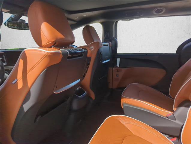 New 2026 Chrysler Pacifica Pinnacle image 15