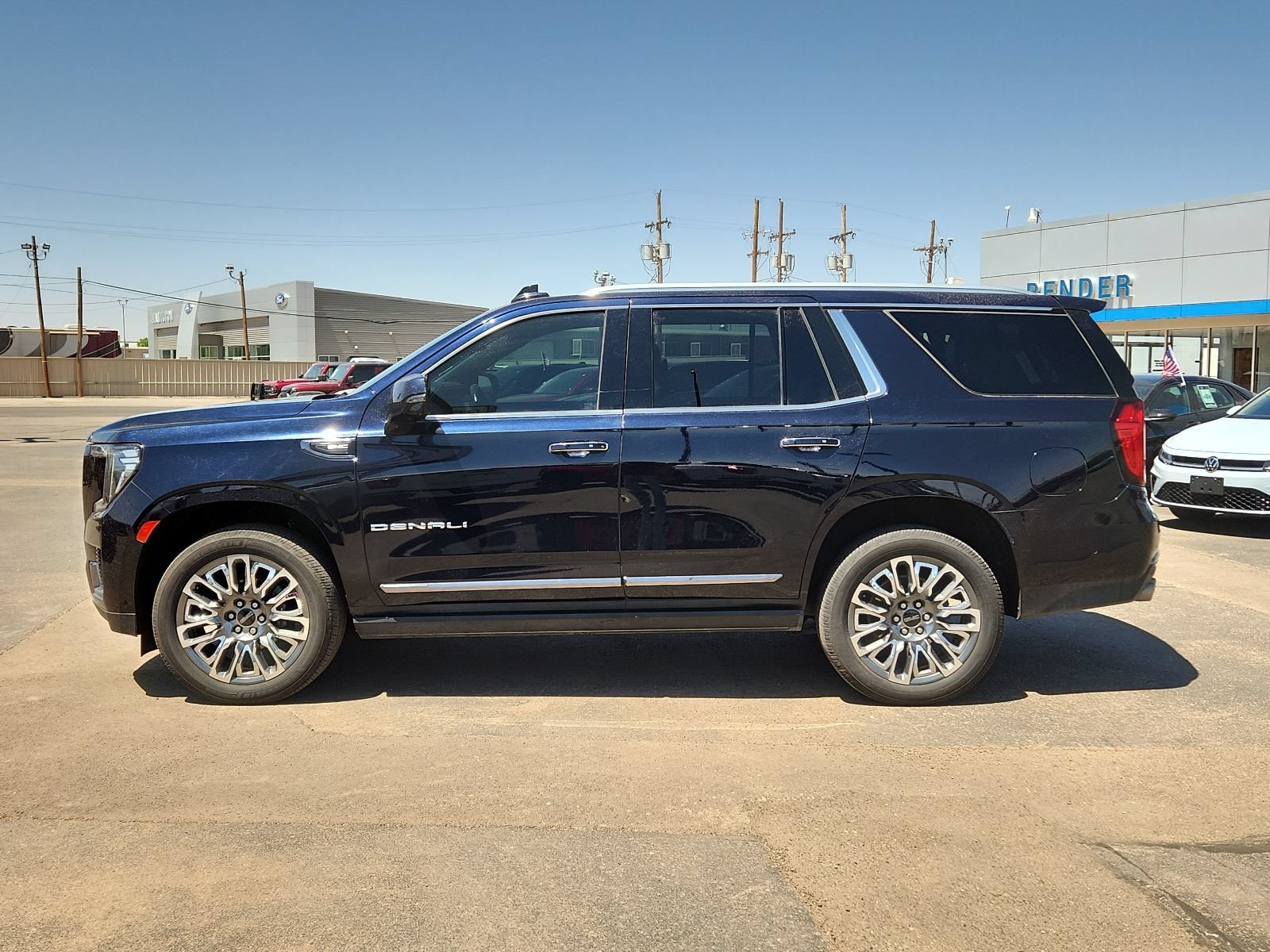 Used 2023 GMC Yukon Denali Ultimate AWD/4WD image 2