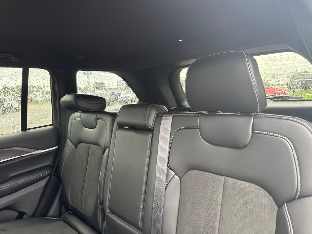 New 2027 Jeep Grand Cherokee Altitude AWD/4WD image 24