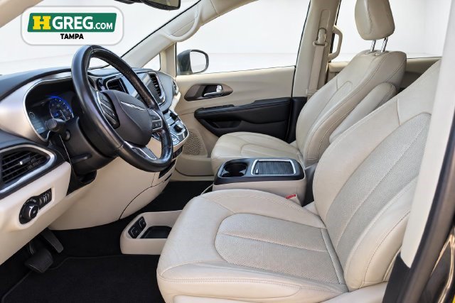 Used 2021 Chrysler Pacifica Touring-L FWD image 10