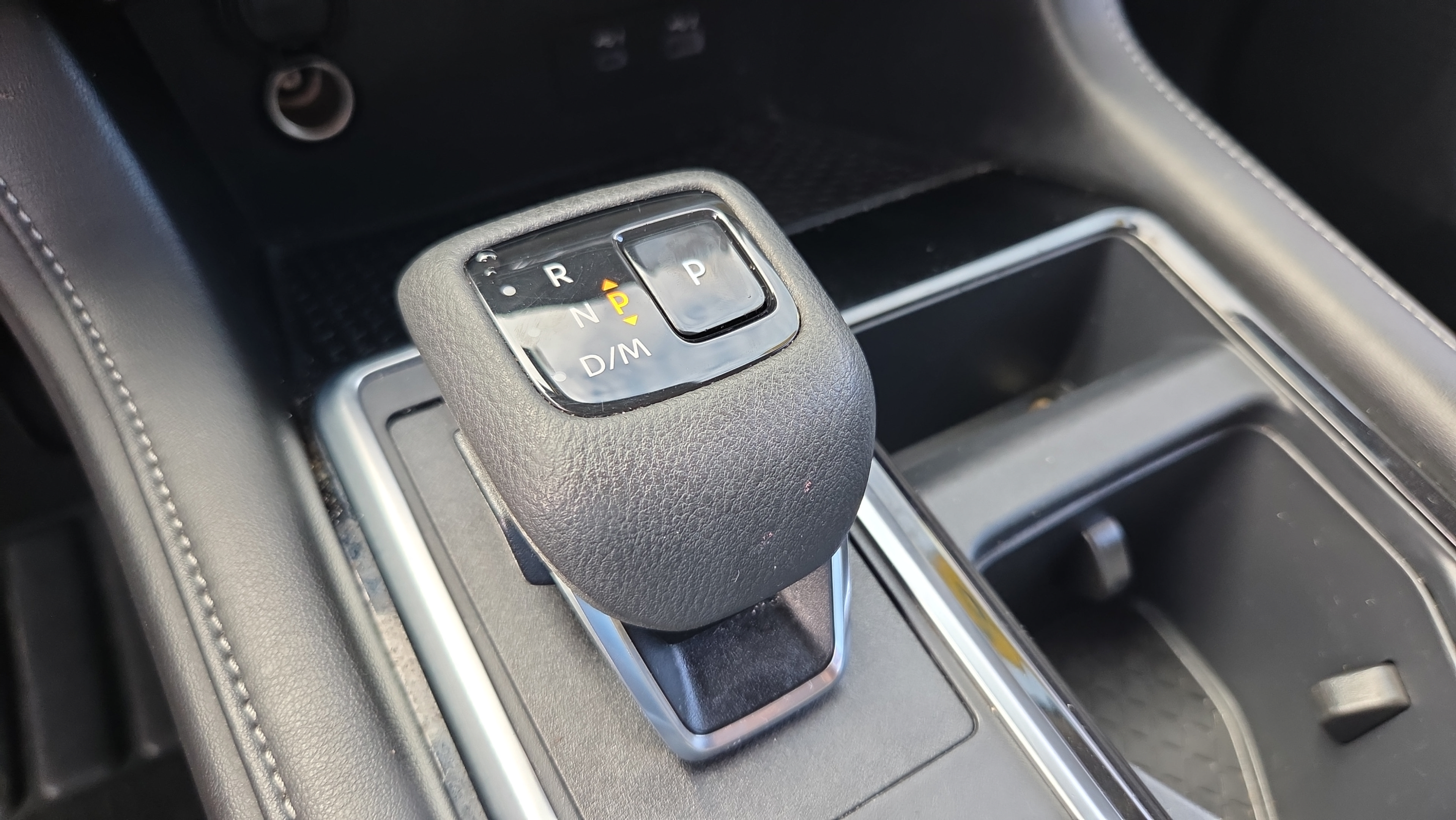Used 2025 Nissan Pathfinder SV FWD image 22