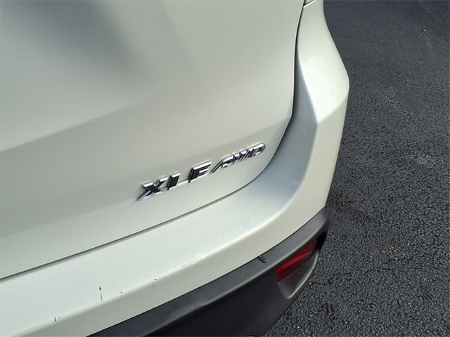 Used 2019 Toyota Highlander XLE image 22