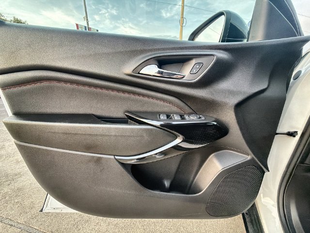 Certified 2025 Chevrolet Trax RS w/ Sunroof Package FWD image 20
