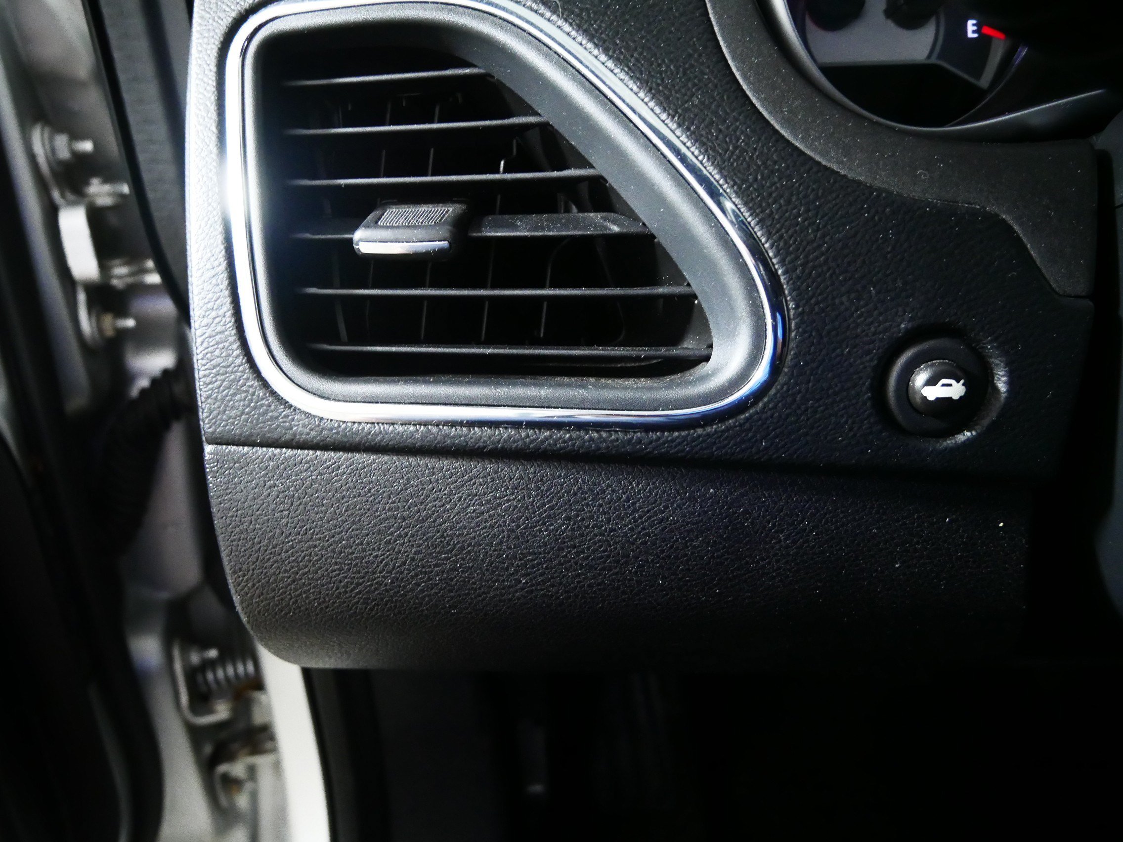 Used 2011 Chrysler 200 LX FWD image 26