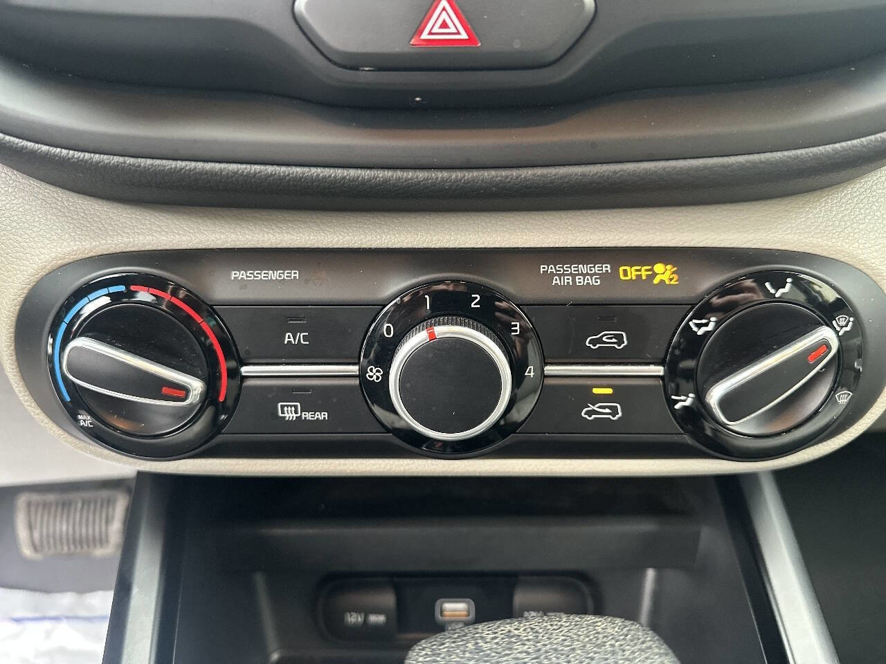 Used 2020 Kia Soul LX FWD image 28