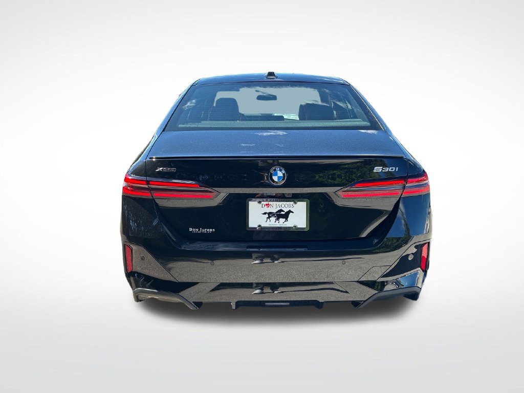New 2027 BMW 530i xDrive w/ M Sport Package AWD/4WD image 4