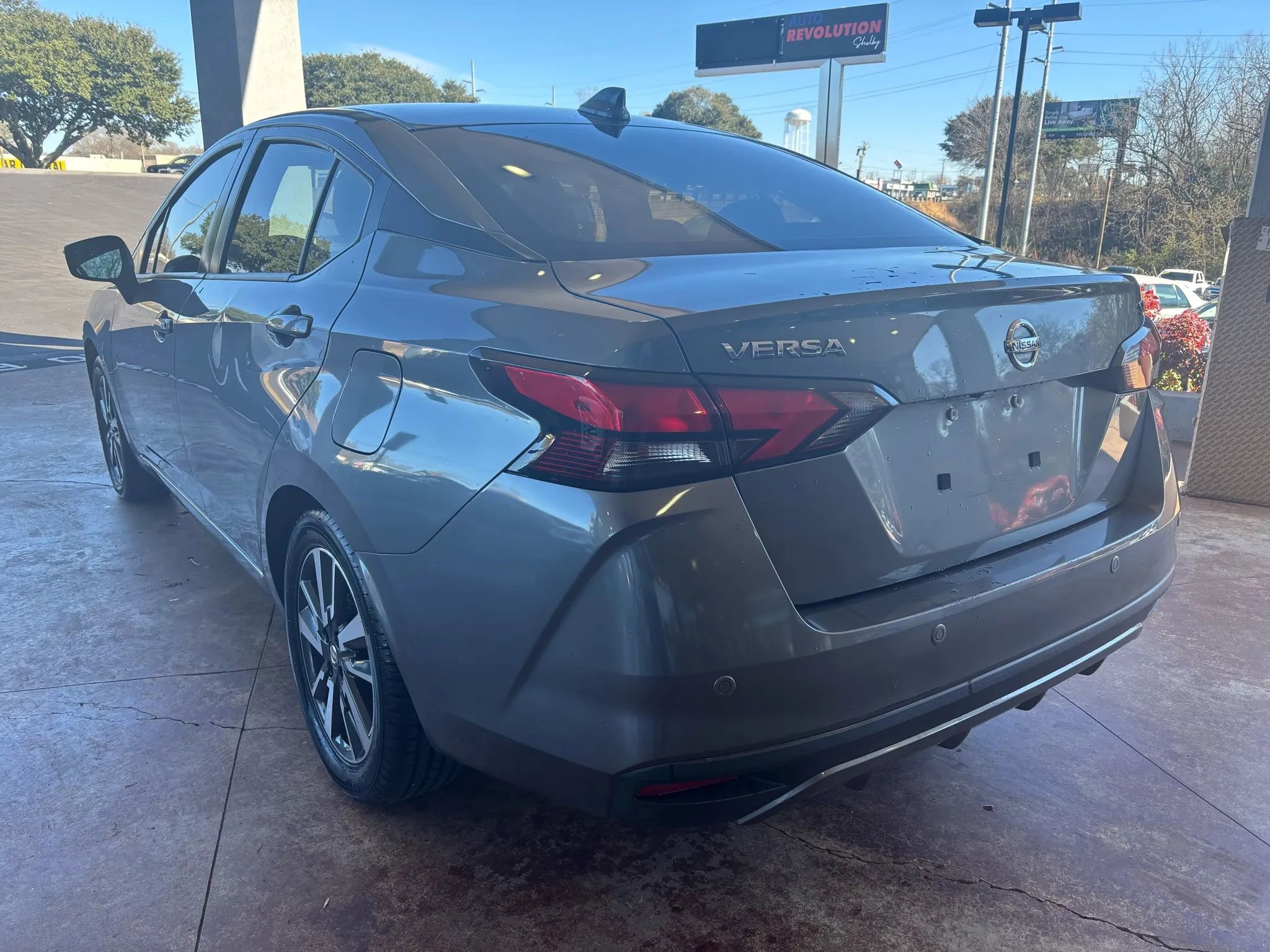 Used 2021 Nissan Versa SV image 4