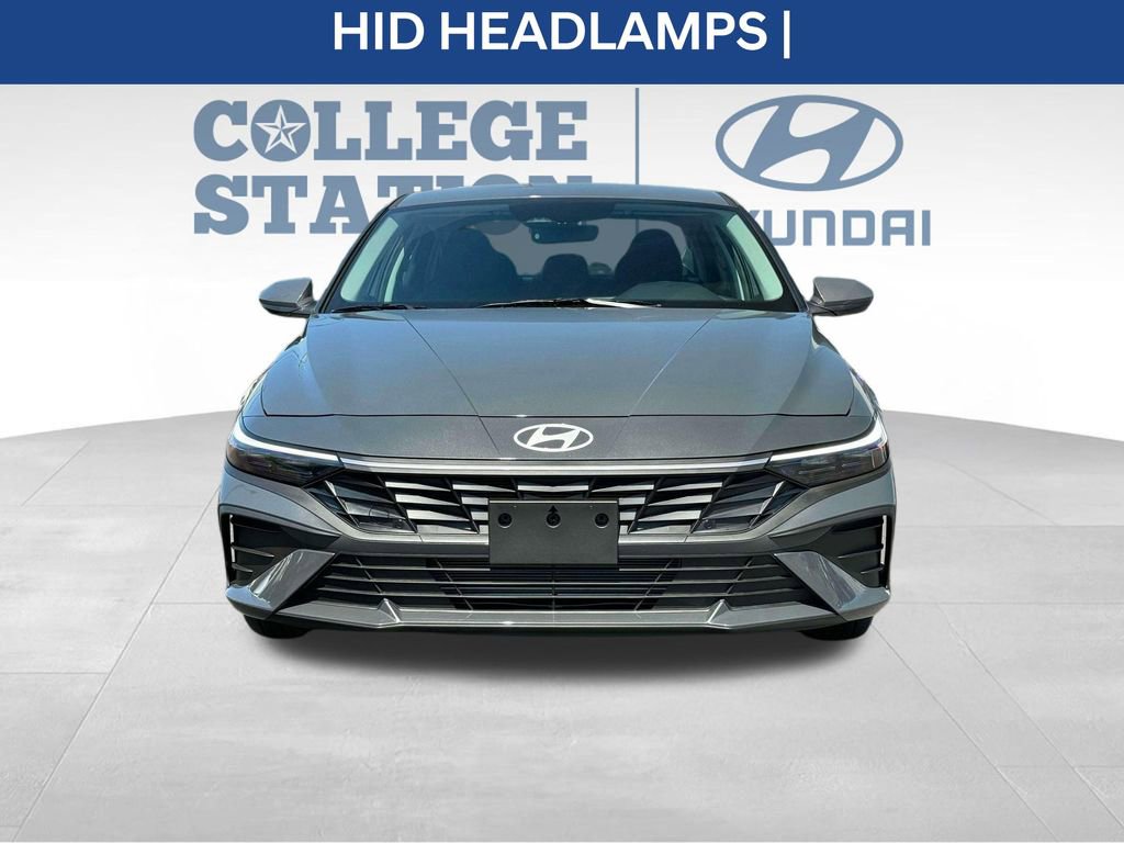 Used 2025 Hyundai Elantra SE image 14