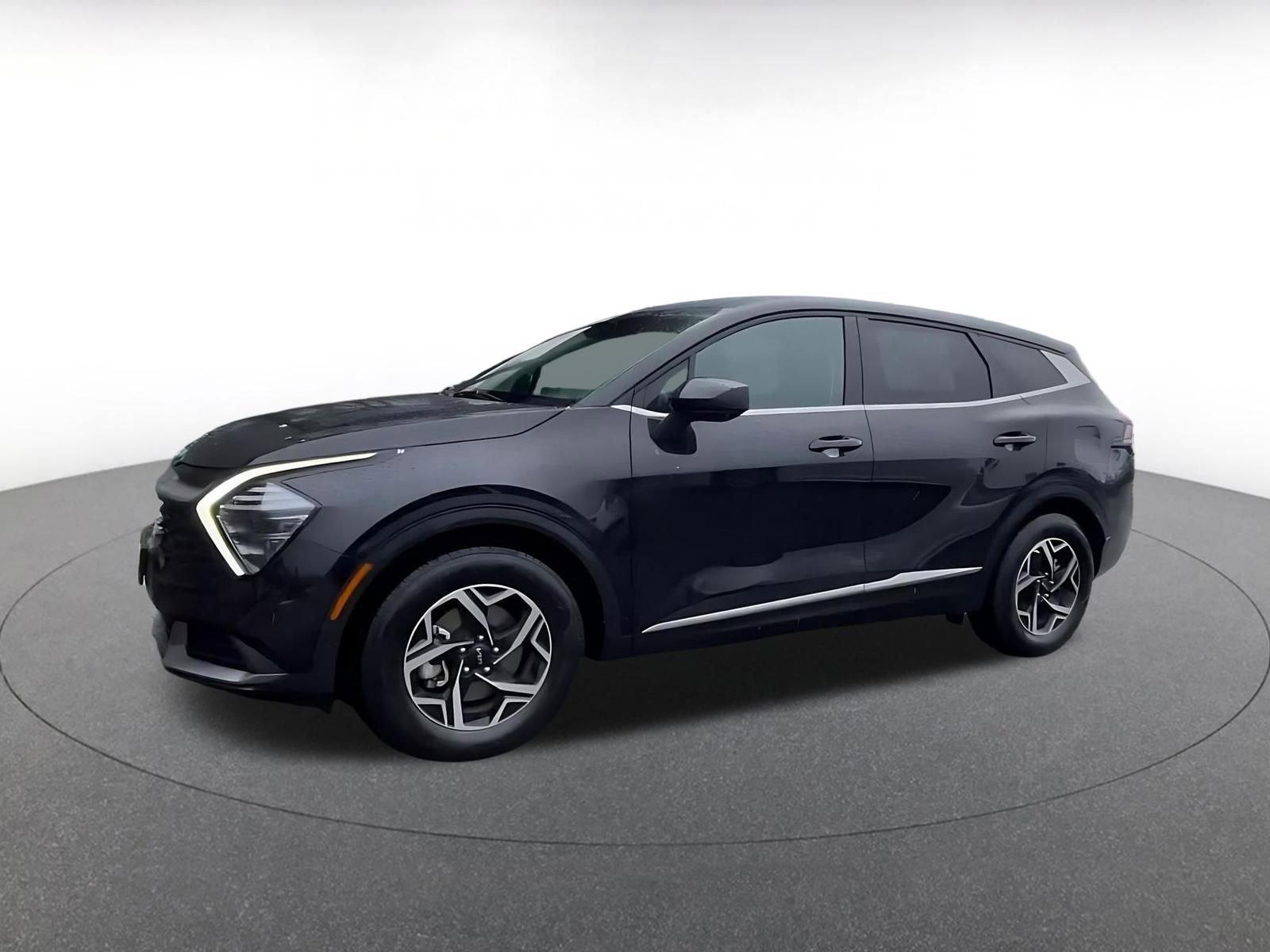 Used 2025 Kia Sportage LX image 8