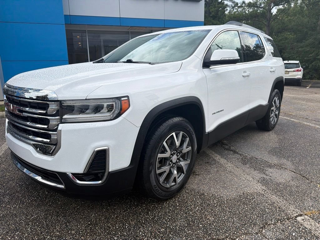 Used 2023 GMC Acadia SLT FWD image 1