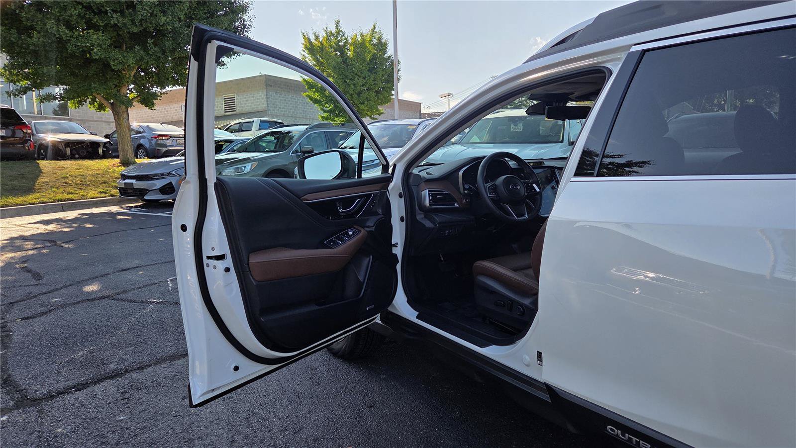 Used 2025 Subaru Outback Touring XT AWD/4WD image 12