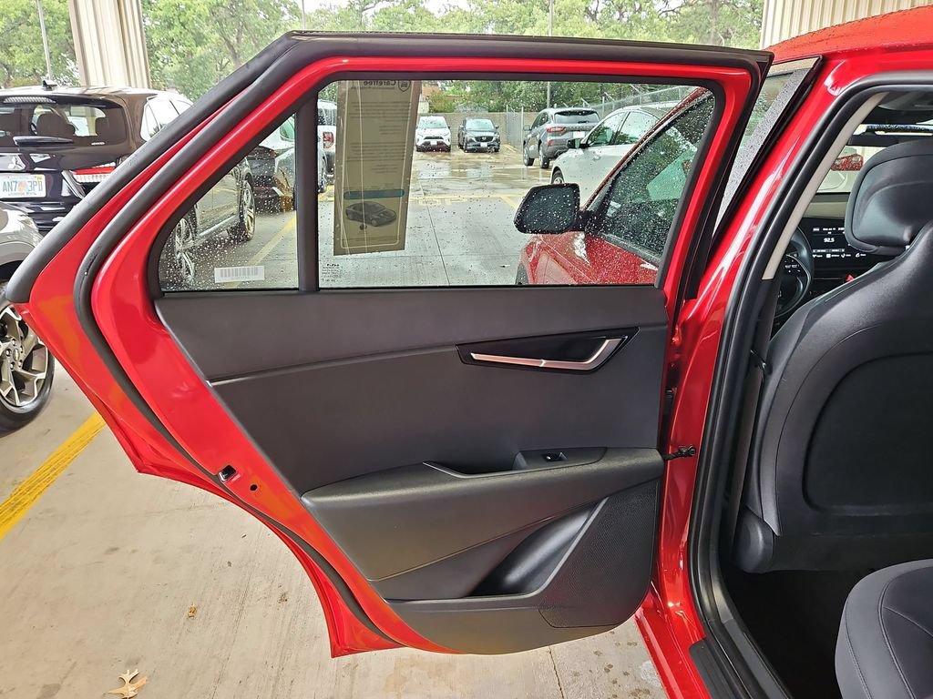 Used 2025 Kia Niro LX FWD image 27