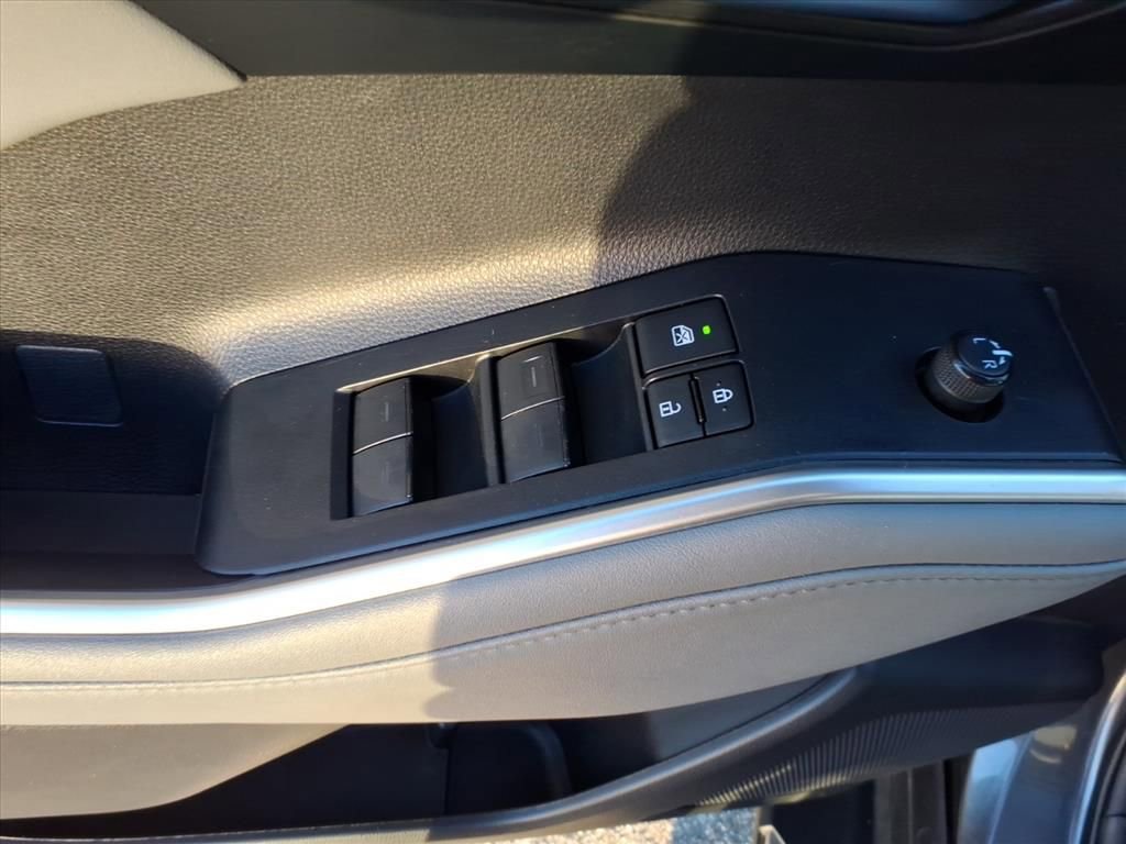 Used 2023 Toyota Highlander XLE image 25