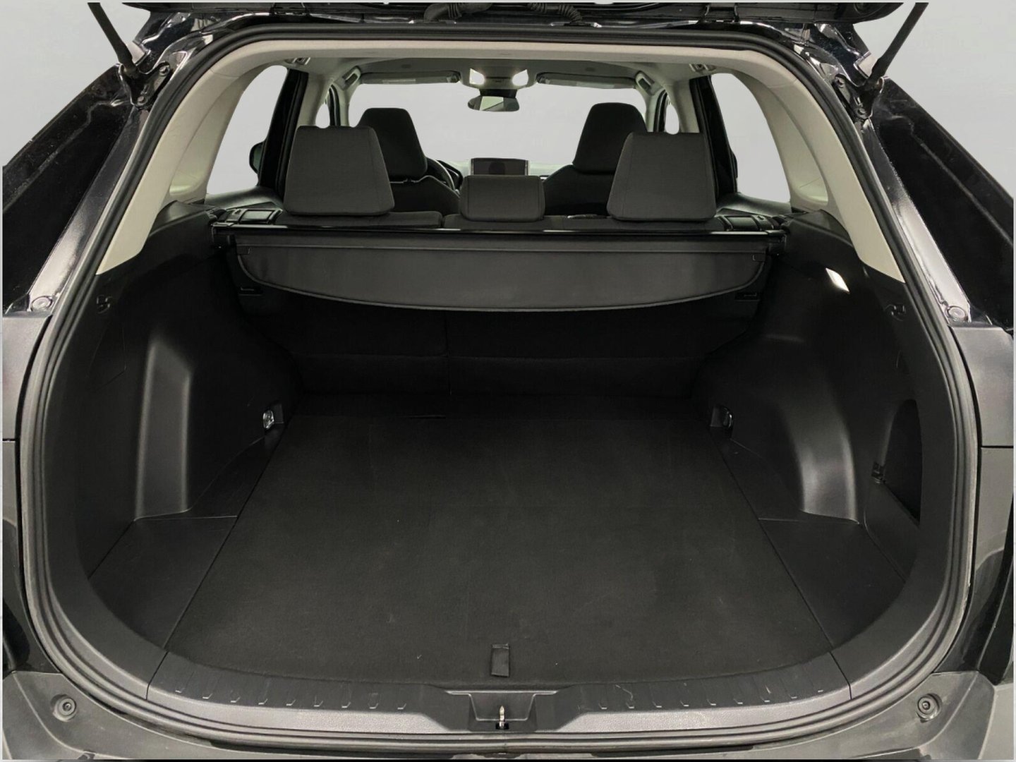 Used 2025 Toyota RAV4 XLE AWD/4WD image 6
