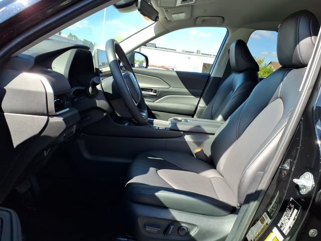 Used 2026 Toyota Grand Highlander AWD image 18