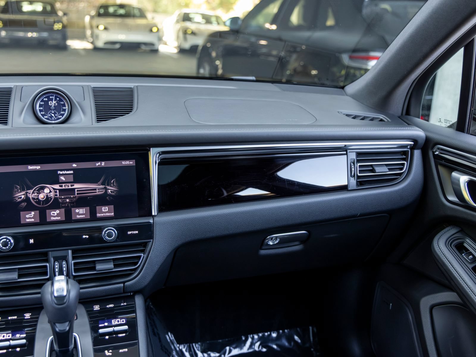Certified 2023 Porsche Macan Turbo AWD/4WD image 48