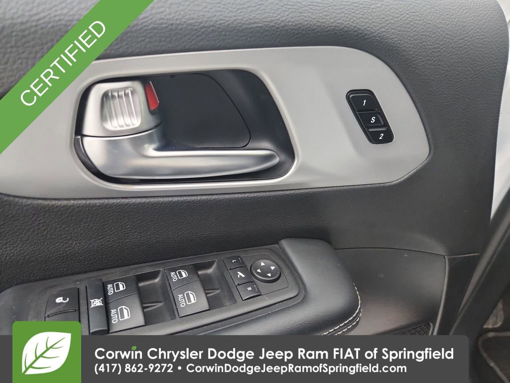 Certified 2025 Chrysler Pacifica Limited image 20