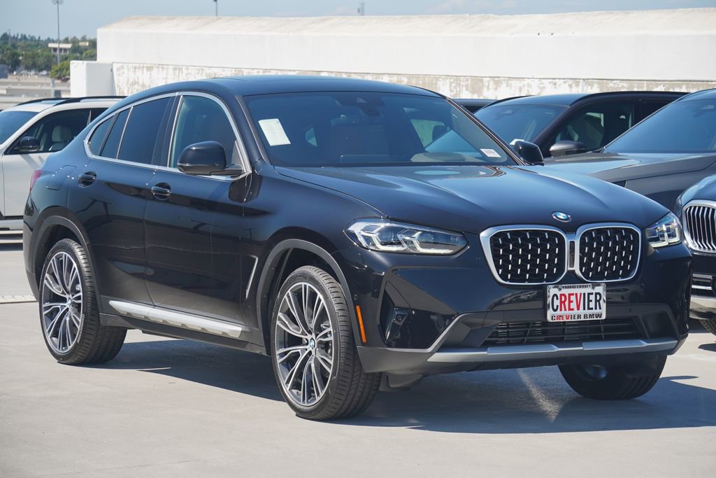 Used 2025 BMW X4 xDrive30i w/ Premium Package AWD/4WD image 3