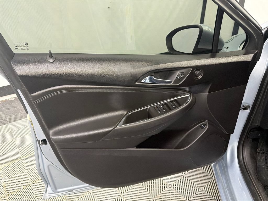 Used 2017 Chevrolet Cruze Premier FWD image 11