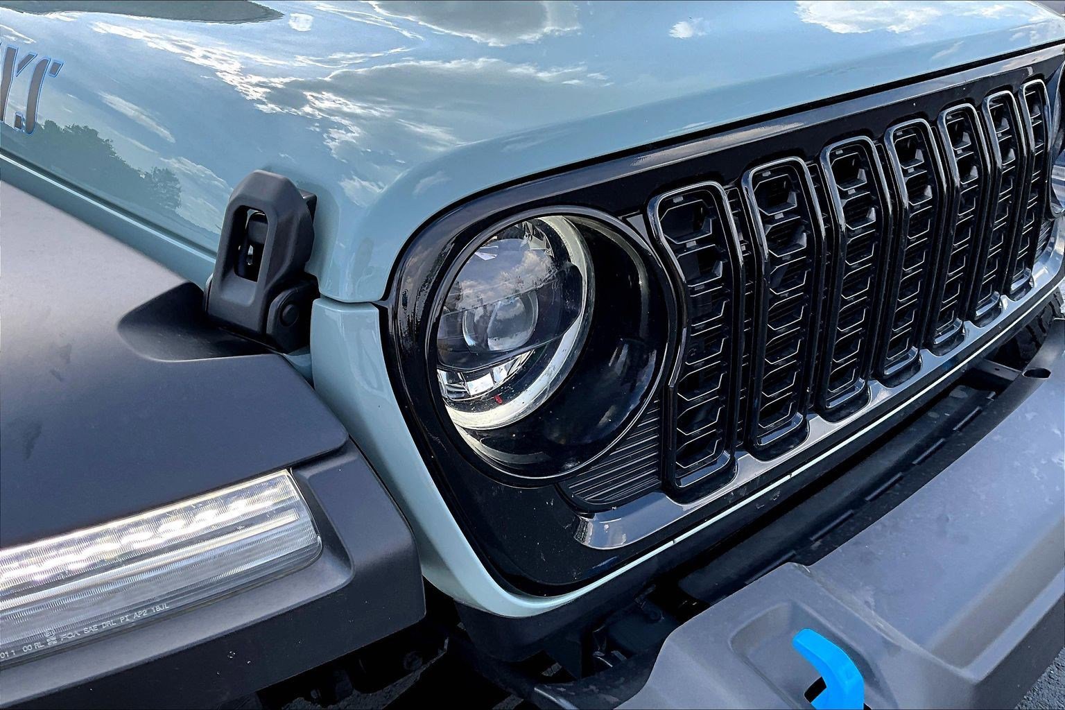 Used 2024 Jeep Wrangler Willys AWD/4WD image 31