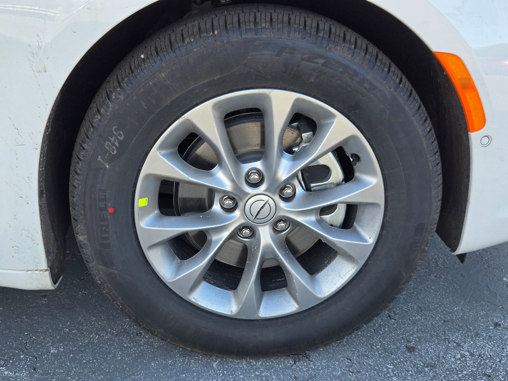 New 2026 Chrysler Pacifica Limited w/ Uconnect Theater Family Group image 9