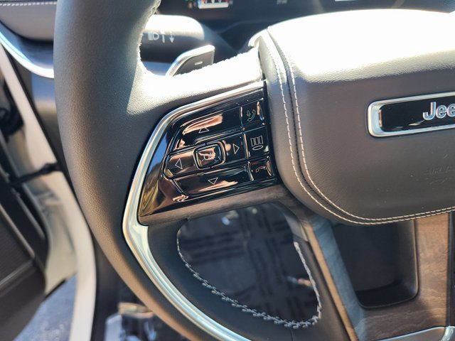 New 2025 Jeep Grand Cherokee Overland w/ Luxury Tech Group IV AWD/4WD image 21