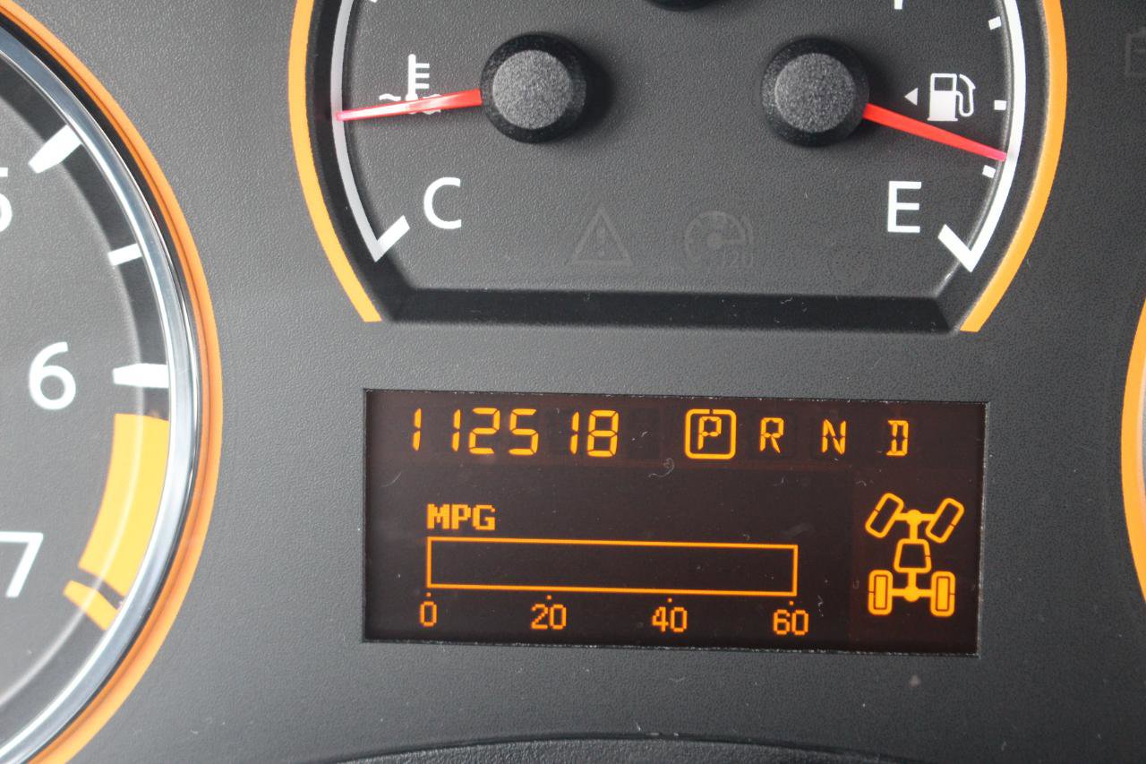 Used 2013 Nissan Armada Platinum image 21