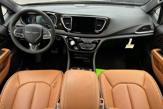 New 2023 Chrysler Pacifica Pinnacle image 13