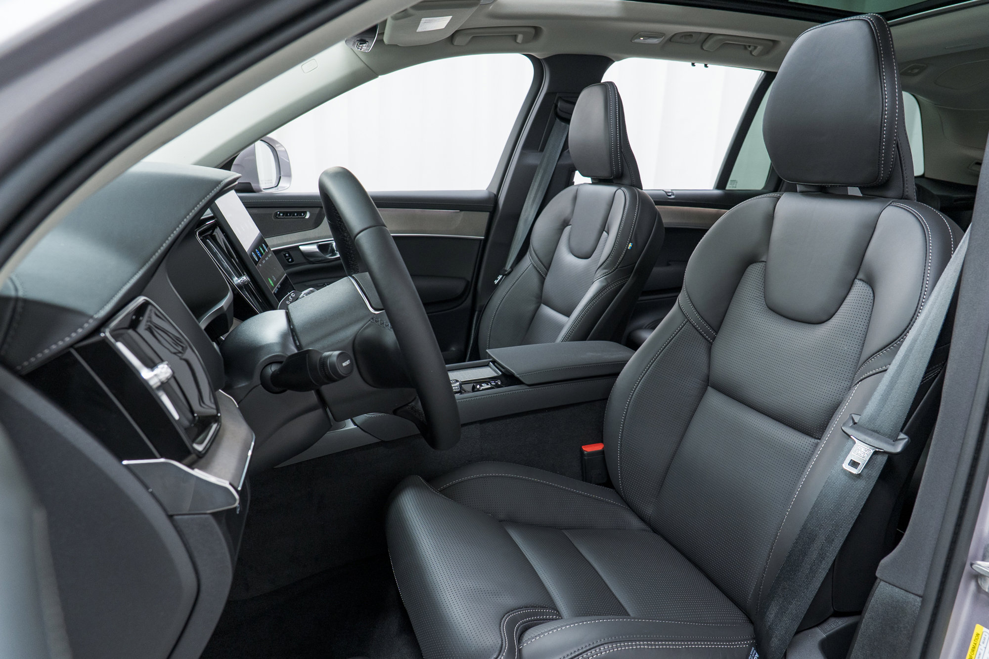 New 2026 Volvo XC90 B5 Ultra w/ Protection Package image 13