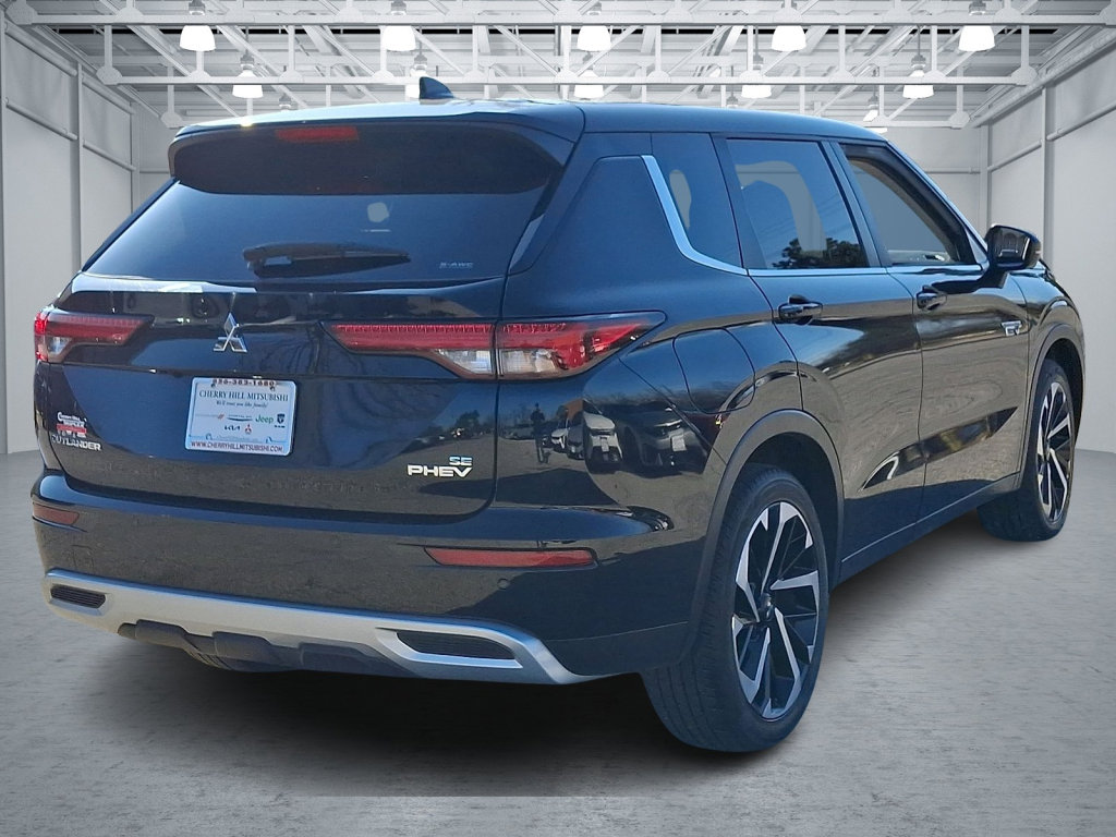 Used 2024 Mitsubishi Outlander 4WD Plug-In Hybrid image 5