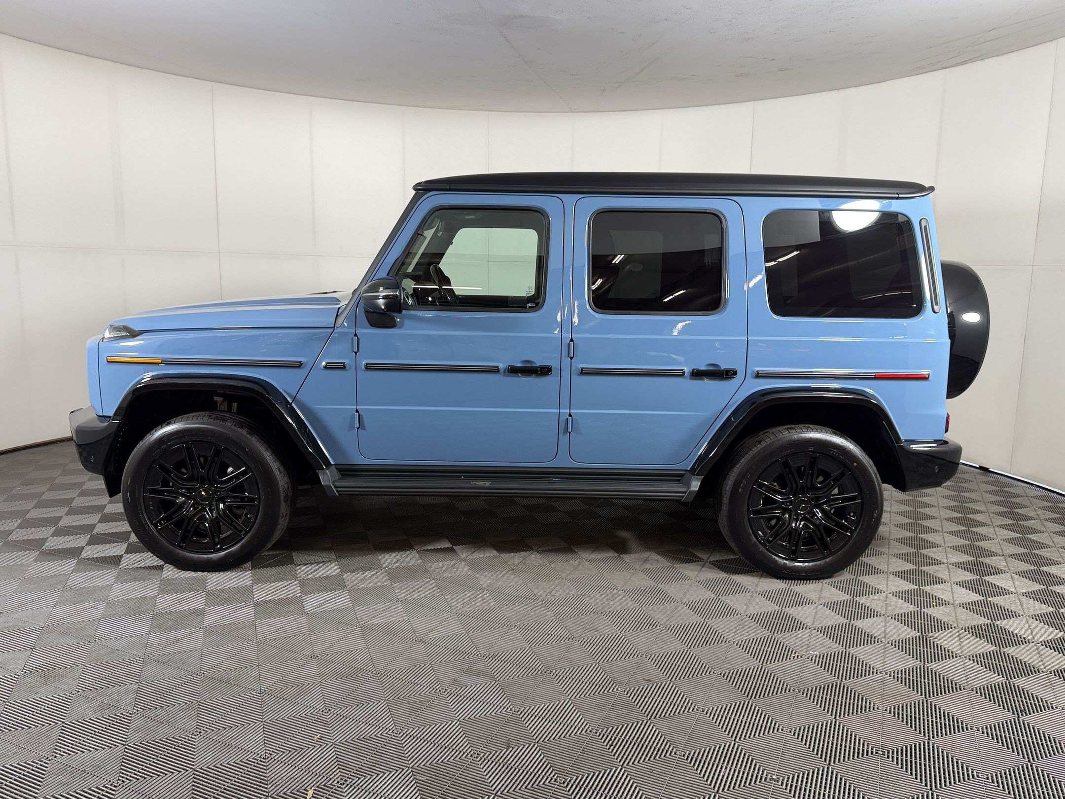 New 2027 Mercedes-Benz G 580 e image 2