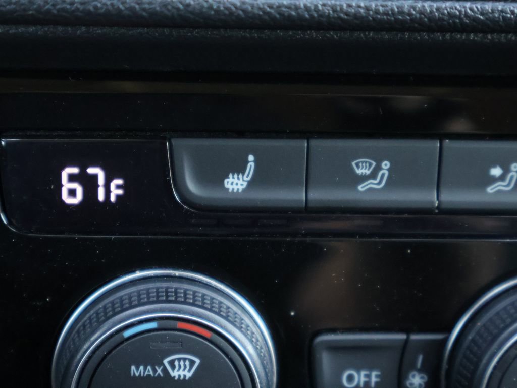 Certified 2024 Volkswagen Taos SE image 26