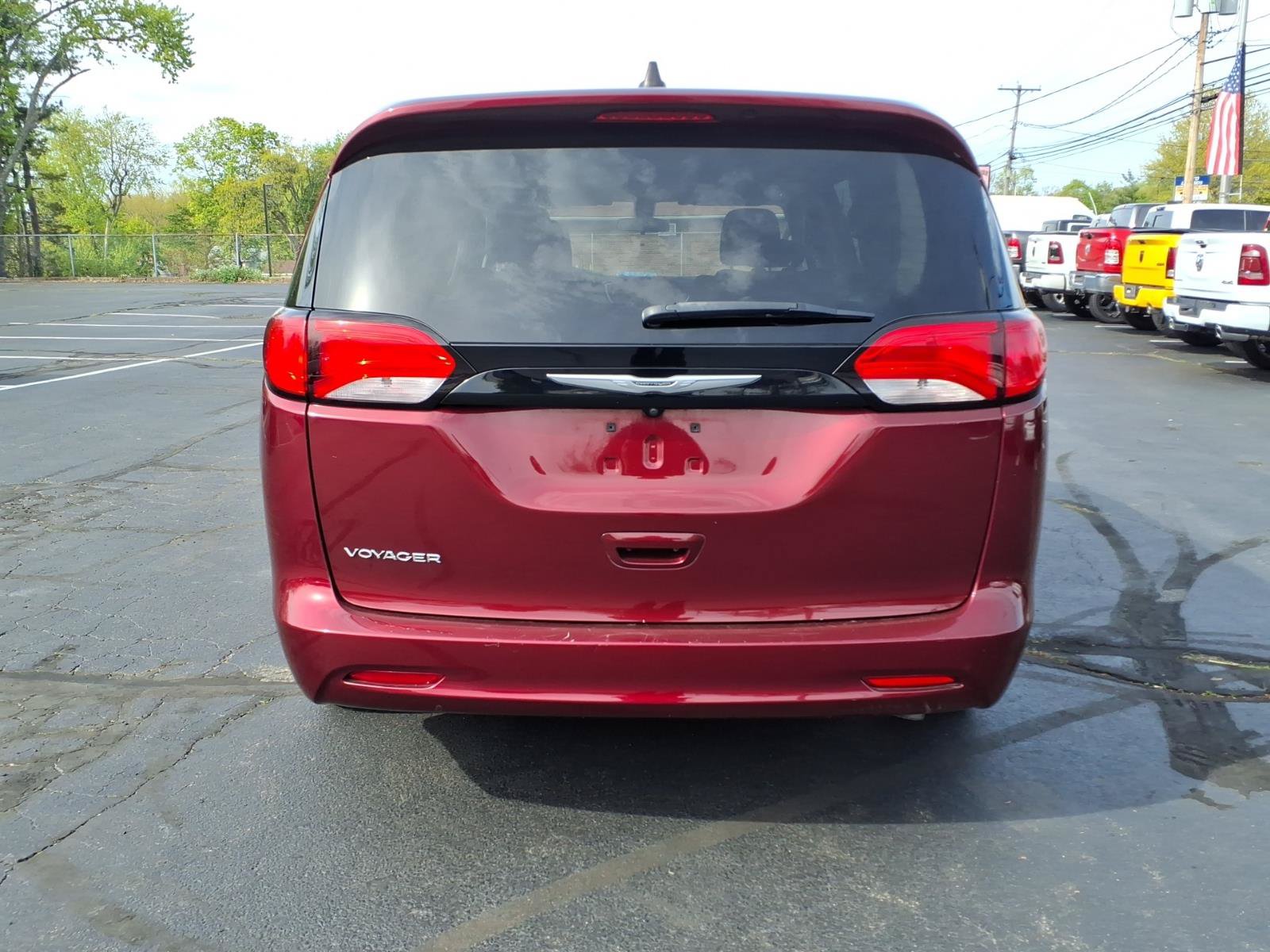 Certified 2022 Chrysler Voyager LX FWD image 6