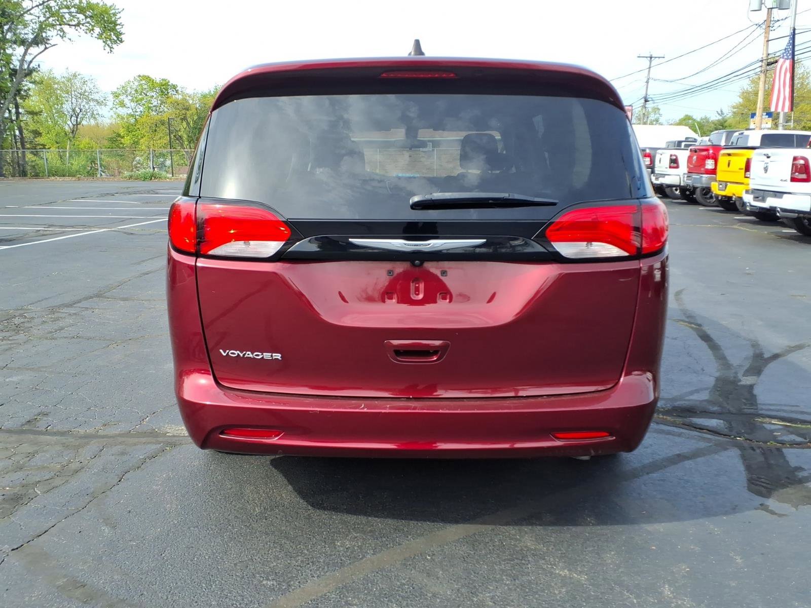 Certified 2022 Chrysler Voyager LX FWD image 6